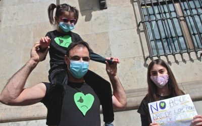 Decenas de personas se concentran en León para evitar ‘el desahucio’ de los colegios inclusivos